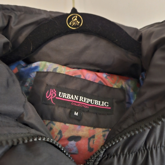 Women's Black Puffer Jacket with Fur Trim - Picture 3 of 3